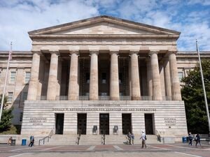 Das Donald W. Reynolds Center for American Art and Portraiture, Sitz der National Portrait Gallery und des Smithsonian American Art Museum, ist in Washington zu sehen. 