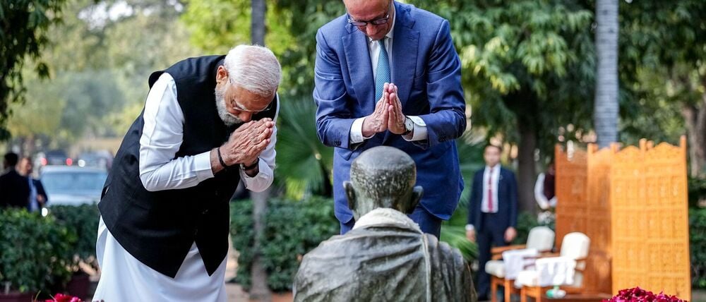 An Gandhis früherer Wirkungsstätte würdigten Merz und Modi den Freiheitskämpfer.