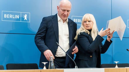 07.01.2026,Berlin,Pressebriefing zum Anschlag auf das Berliner Stromnetz im Roten Rathaus.Kai Wegner, Regierender Bürgermeister von Berlin sowie Iris Spranger, Senatorin für Inneres und Sport *** 07 01 2026,Berlin,Press briefing on the attack on the Berlin power grid in the Rotes Rathaus Kai Wegner, Governing Mayor of Berlin and Iris Spranger, Senator for the Interior and Sport