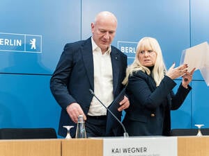 07.01.2026,Berlin,Pressebriefing zum Anschlag auf das Berliner Stromnetz im Roten Rathaus.Kai Wegner, Regierender Bürgermeister von Berlin sowie Iris Spranger, Senatorin für Inneres und Sport *** 07 01 2026,Berlin,Press briefing on the attack on the Berlin power grid in the Rotes Rathaus Kai Wegner, Governing Mayor of Berlin and Iris Spranger, Senator for the Interior and Sport