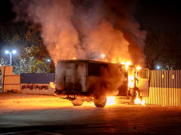 Protests in Iran January 2026 A vehicle burns during protests in Tehran, Iran, on January 8, 2026. The nationwide protests began in Tehrans Grand Bazaar in late December over worsening economic conditions, then spread to universities and other cities, with slogans shifting from economic grievances to political and anti-government demands. Tehran Tehran Iran Copyright: xKhoshxIranx