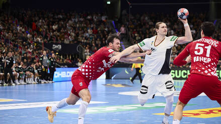 Schwer zu halten. Juri Knorr im Testspiel gegen Kroatien.