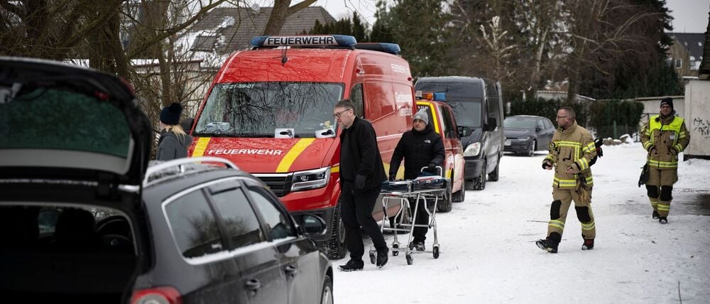 Bei der Suche nach einem Eisbader haben Einsatzkräfte nicht nur einen toten Mann gefunden, sondern auch eine Kamera.
