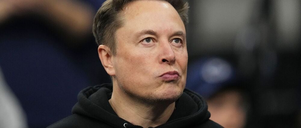 Elon Musk verteidigt seine Online-Plattform trotz überwältigender Kritik aus Europa und Asien vehement. (Archivbild)