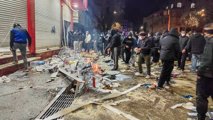 Protestierende blockieren eine Straße in Kermanschah, der Hauptstadt der gleichnamigen Provinz, am 8. Januar 2026. 