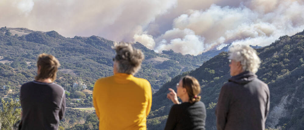 2025 war auch für die USA ein Jahr extremer Wetterereignisse – wie die  Waldbrände in Südkalifornien zeigten (Foto). Forschende sehen die Klimakrise als Auslöser oder Verstärker solcher Ereignisse.  