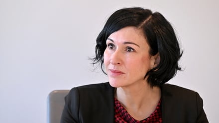 Potsdams Oberbürgermeisterin  
Noosha Aubel (parteilos)