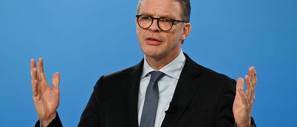 Deutsche-Bank-Chef Sewing richtet einen dringenden Appell an Politik und Beschäftigte. (Archivbild)