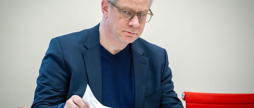 Der Antisemitismusbeauftragte der Brandenburger Landesregierung, Andreas Büttner, wird nach dem Brandanschlag auf sein Grundstück verstärkt geschützt. (Archivbild) 