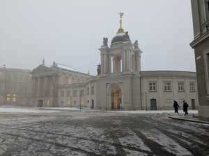 Überfrierende Nässe und Schnee auf dem Alten Markt. 