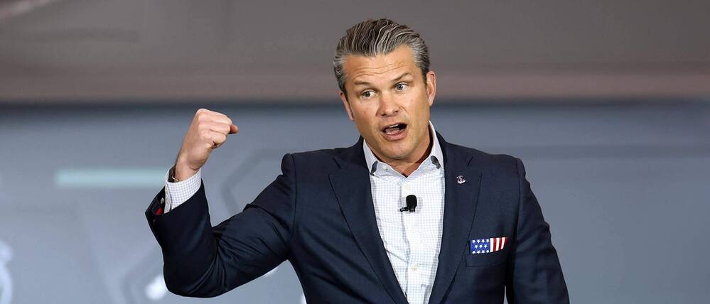 Verteidigungsminister Pete Hegseth spricht am Montag, dem 12. Januar 2026, im Rahmen seiner „Arsenal of Freedom”-Industrietour in der Lockheed Martin-Anlage in Fort Worth, Texas (Symbolbild).