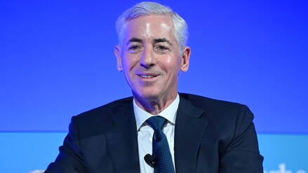 Der Milliardär Bill Ackman unterstützt eine GoFundMe-Kampagne für den ICE-Beamten, der eine 37-jährige Frau erschossen haben soll.