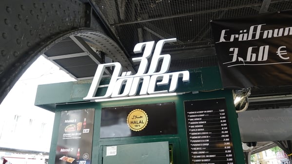 Der Dönerladen am Görlitzer Bahnhof bei der Eröffnung.