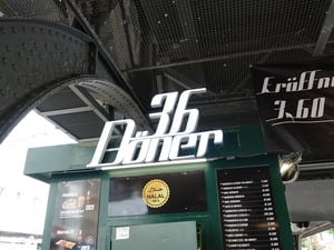 Der Dönerladen am Görlitzer Bahnhof bei der Eröffnung. 