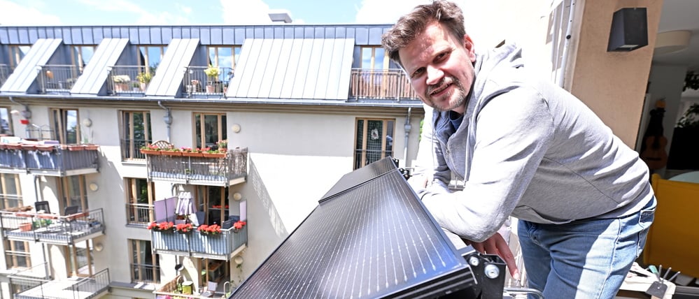 Mieter können mit Balkonsolaranlagen ihre Stromrechnung reduzieren.