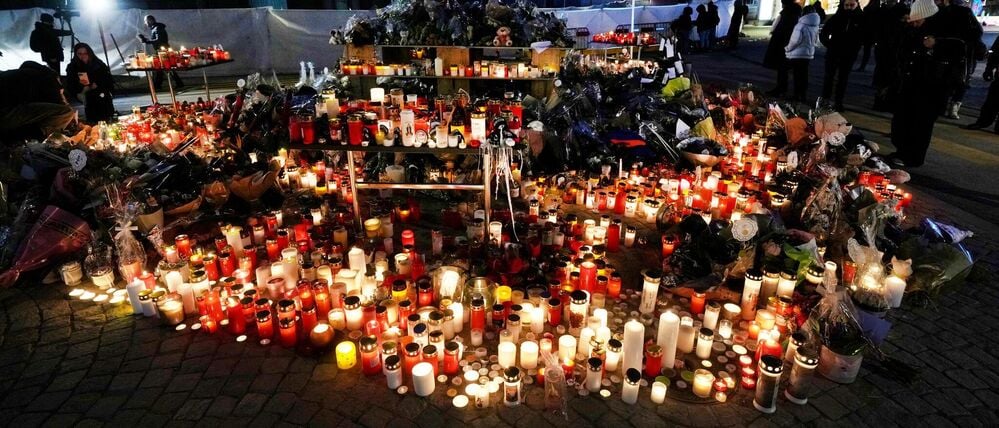 Das französische Blatt „Charlie Hebdo“ erntet für eine Karikatur zu der Brandkatastrophe in der Schweiz heftige Kritik. 