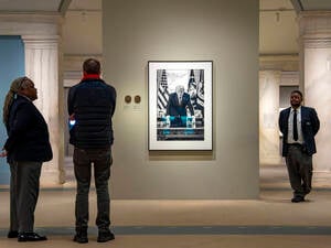 Grimmige Entschlossenheit: das neue Porträt von Donald Trump in der National Portrait Gallery in Washington. Für Ärger sorgte vor allem, dass die Hinweise auf die Amtsenthebungsverfahren entfernt wurden.