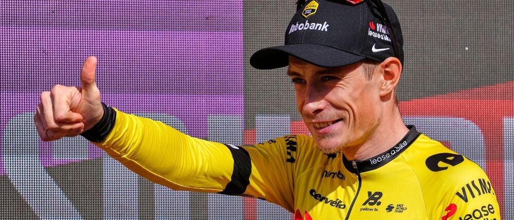 Daumen hoch für die Premiere: Jonas Vingegaard fährt erstmals den Giro d'Italia. (Archivbild)