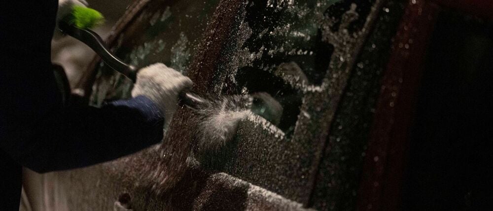 In Sachsen waren die Autos am Dienstag vereist.