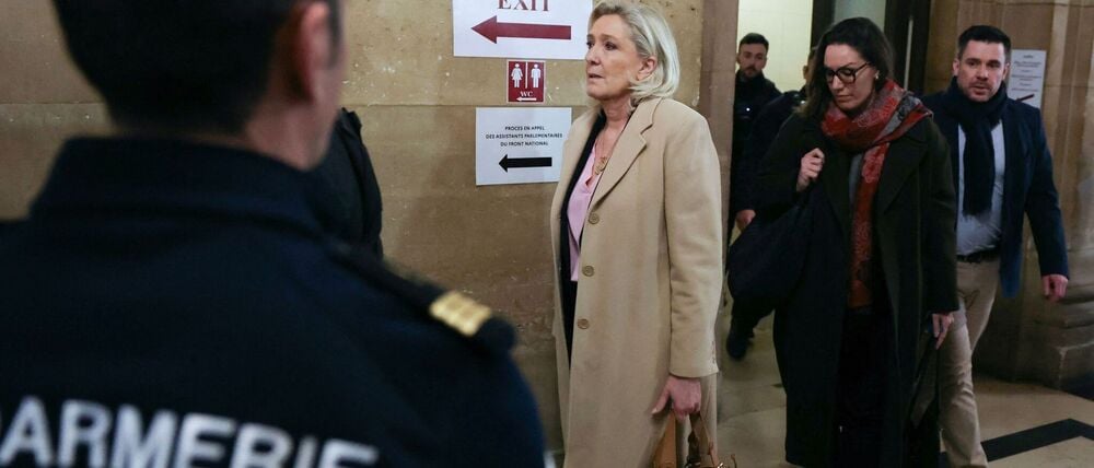 Der Ausgang des Verfahrens ist für Le Pen folgenschwer, denn es geht letztlich auch darum, ob sie 2027 bei der Präsidentschaftswahl antreten kann.