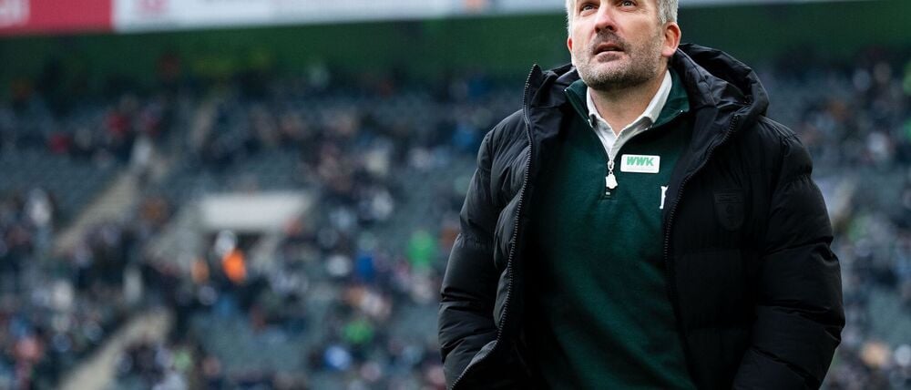 Viel Frust gab es für Augsburgs Trainer Manuel Baum beim 0:4 in Mönchengladbach.