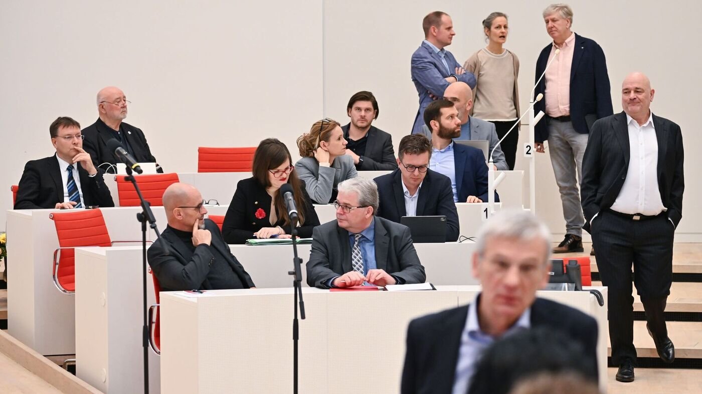 Nach-Bruch-von-Rot-Lila-AfD-im-Brandenburger-Landtag-sieht-Schnittmengen-mit-BSW