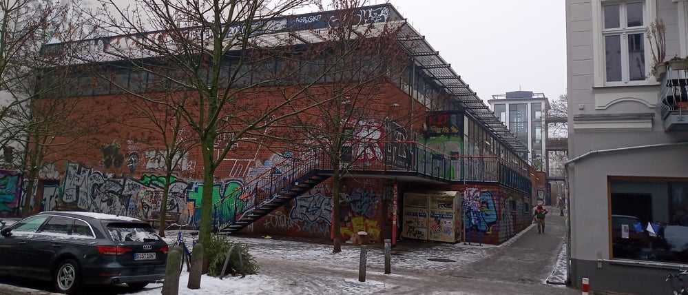 Die Sporthalle der Grundschule an der Marie in Prenzlauer Berg.