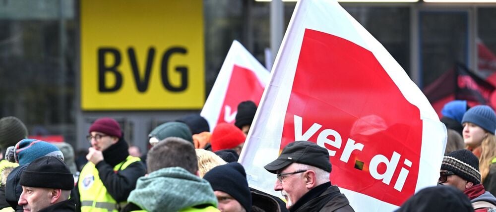Bei der BVG beginnen am Dienstag die Tarifverhandlungen über den sogenannten Manteltarifvertrag, der die Arbeitsbedingungen der Beschäftigten regelt. (Archivbild)