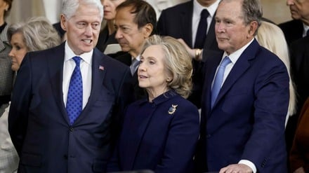 Ex-US-Präsident Bill Clinton, Ex-Außenministerin Hillary Clinton und Bill Clintons Nachfolger im Amt, George W. Bush.