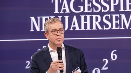 Stefan Evers beim Neujahrsempfang im Verlagshaus des Tagesspiegels.