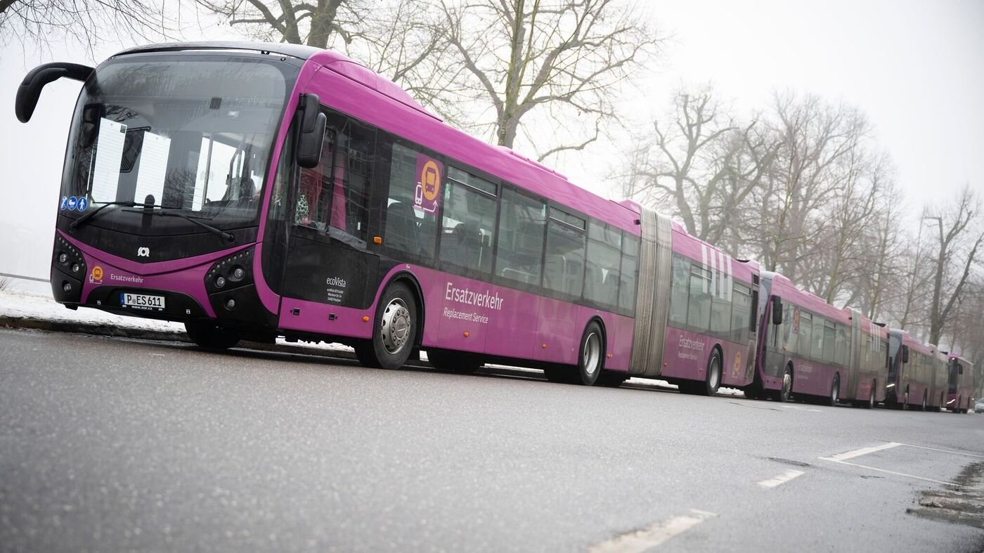 Generalsanierung-Ersatzverkehr-Hamburg-Berlin-bleibt-Geduldsprobe-f-r-Pendler