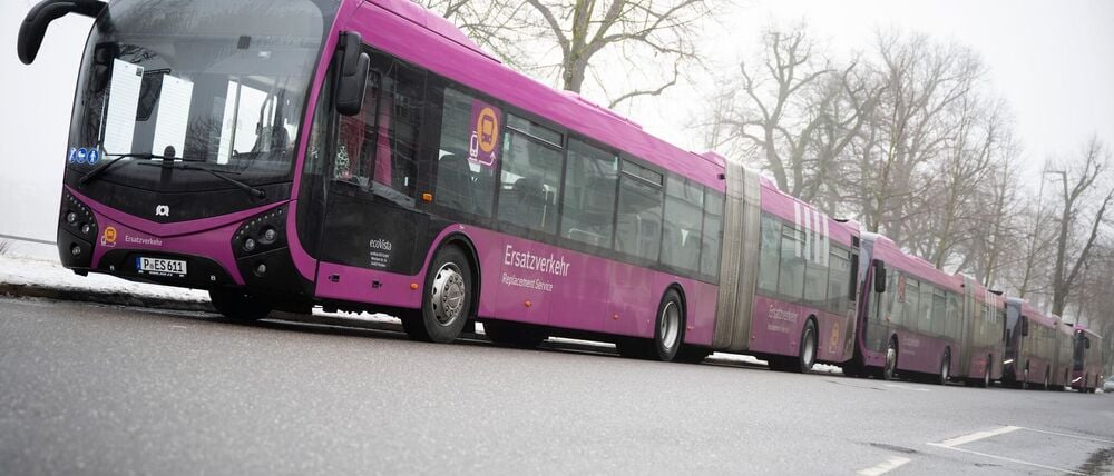 Noch bis Ende April fährt wegen der Sanierungsarbeiten ein Schienenersatzverkehr mit Bussen.