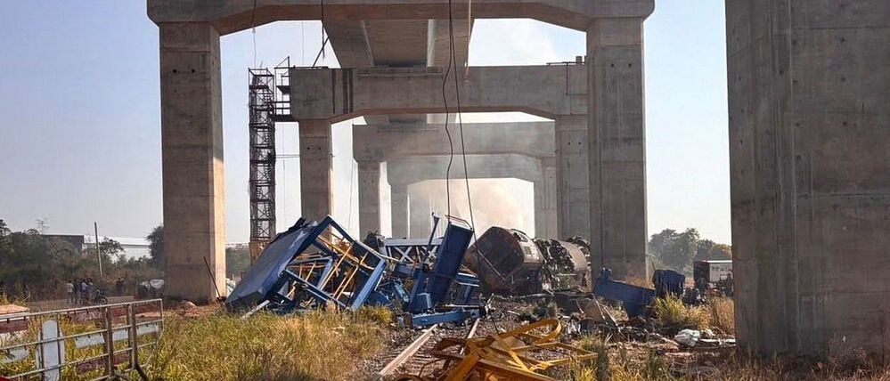 Der Kran war an Bauarbeiten an einer Hochgeschwindigkeitsstrecke beteiligt.