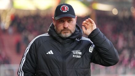 Steffen Baumgart hat seinen Vertrag als Chefcoach bei Union Berlin verlängert. 
