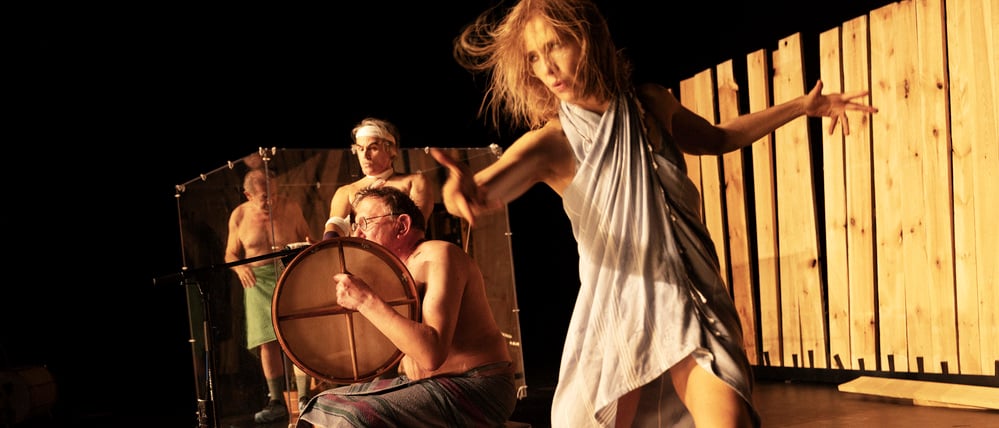 Ursina Lardi in „Tanzende Idioten“.