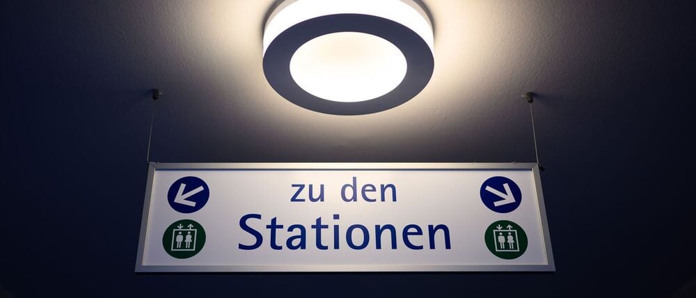 Die Havelland Kliniken GmbH will den Fall des Verdachts des sexuellen Missbrauchs gegen einen Kinderarzt aufarbeiten und ihr Konzept zum Schutz von Kindern überprüfen. (Symbolbild)