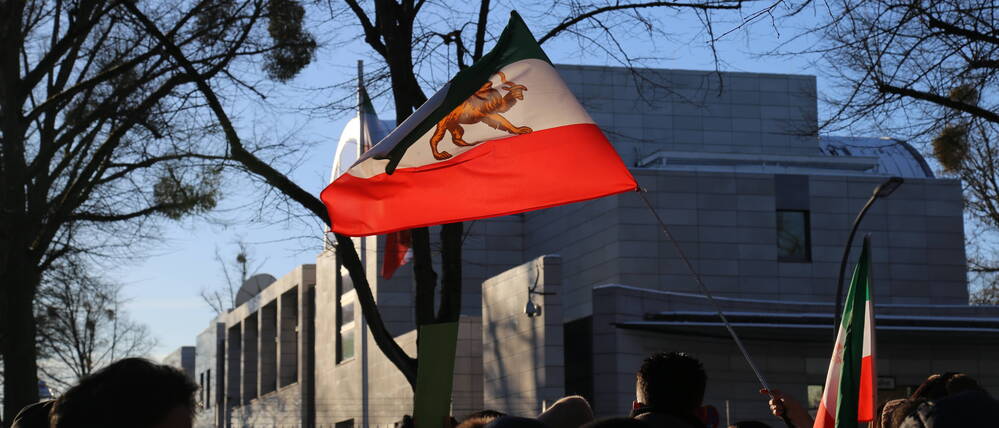 Auch am 11.01.2026 gab es eine Kundgebung und Proteste gegen das islamische Regime vor der Botschaft der Islamischen Republik Iran. 