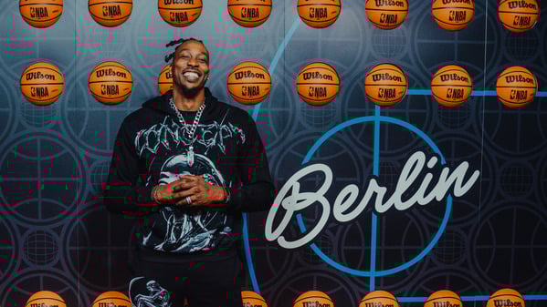 Der frühere NBA-Star Dwight Howard ist Teil der großen Promotour der Orlando Magic in Berlin.