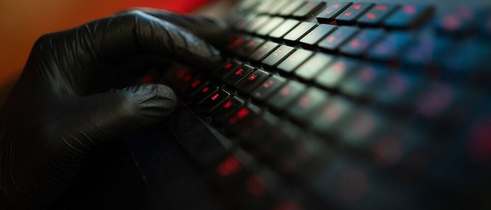 In einer konzertierten Aktion haben Strafverfolgungsbehörden und Microsoft einen globalen Cyberkriminalitätsdienst zerschlagen. (Symbolbild)