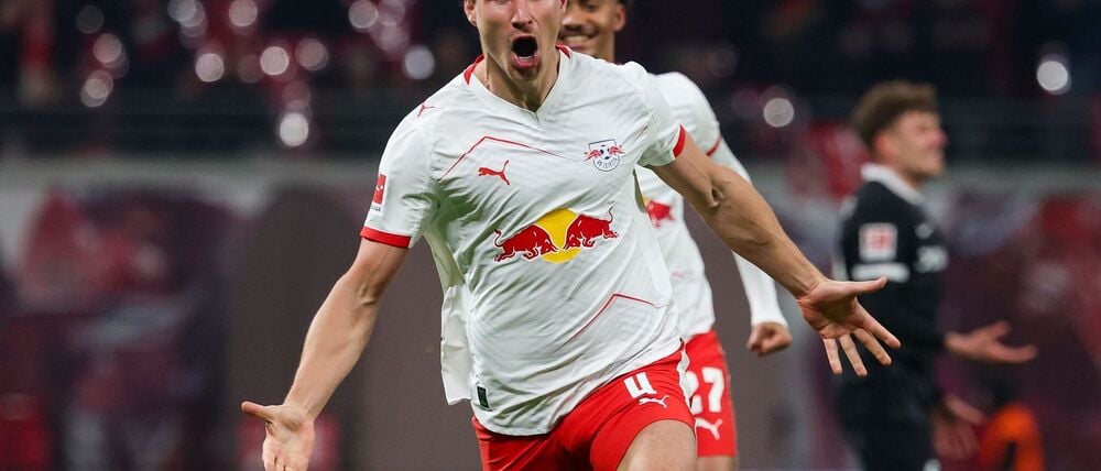 Willi Orban jubelt über sein erstes Bundesliga-Tor der Saison.