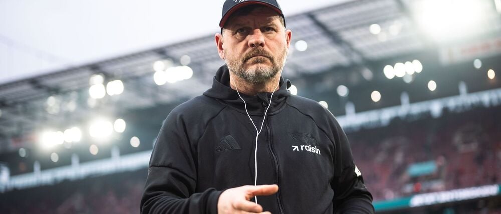 Union Berlins Trainer Steffen Baumgart bereitet sein Team auf das Spiel in Augsburg vor. (Archivbild) 