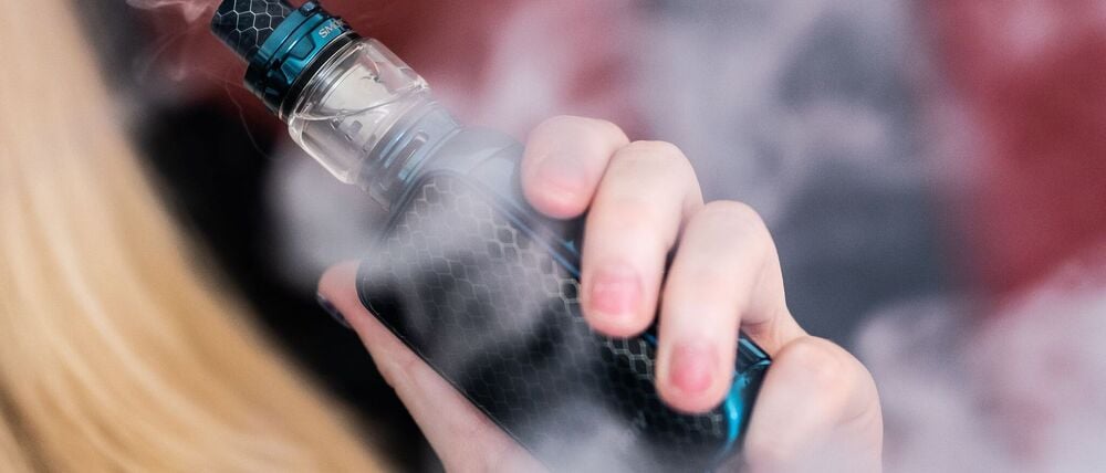 Vor allem bei jungen Menschen sind Vapes beliebt. (Symbolbild)