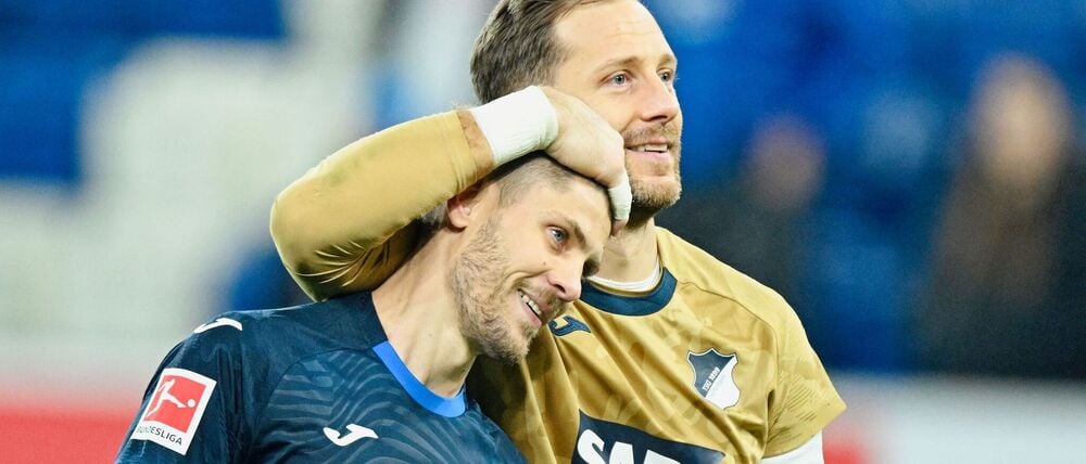 Dreifachtorschütze Andrej Kramaric wird von Nationaltorwart Oliver Baumann beglückwünscht.