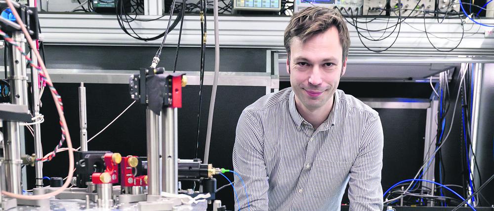 Zukunft Quantencomputer: Hannes Bernien in seinem Labor an der Universität Chicago