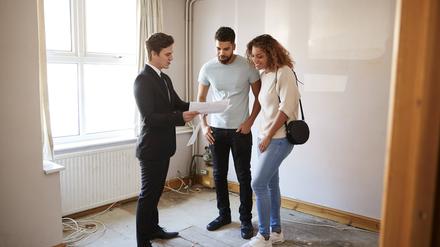 paar,wohnungssuche,wohnungsbesichtigung *** couple,housing search,appartment showing mmq-wrp,model released, Symbolfoto