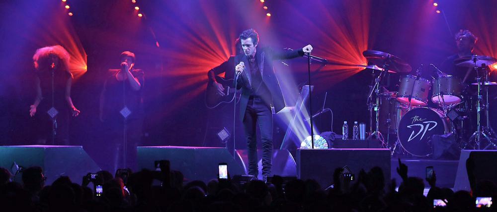 Brandon Flowers bei einem Auftritt.