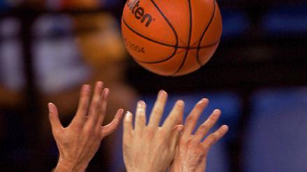 071004basketball