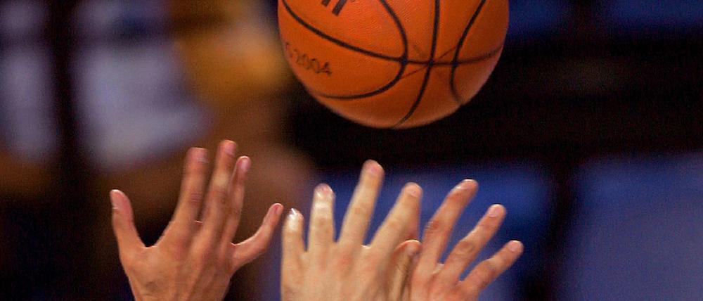 071004basketball