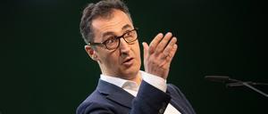 Cem Özdemir (Bündnis 90/Die Grünen) ist Vorsitzender des Verkehrsausschusses im Bundestag. Von 2008 bis 2018 war er Bundesvorsitzender seiner Partei.