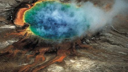 071108Yellowstonevulkan